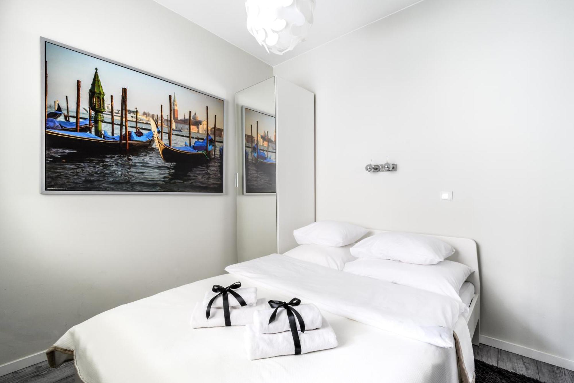 Apartment Night Rondo Daszynskiego Warschau